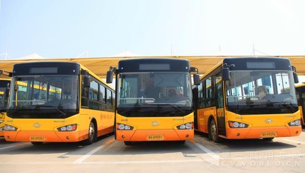 嘉祥汽車站里的海格純電公交車.jpg