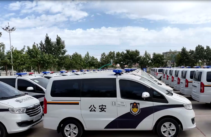 84臺(tái)江淮瑞風(fēng)警車“入列” 交付皮山縣公安局2.png