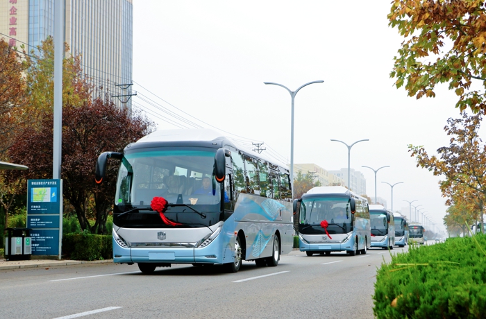 又一批H9高端定制旅團(tuán)客車發(fā)往云南.jpg