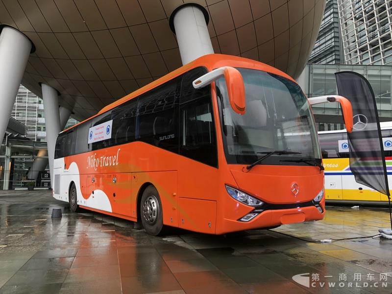 申龍SLK6116HKB歐六柴油客車，全部采用奔馳底盤