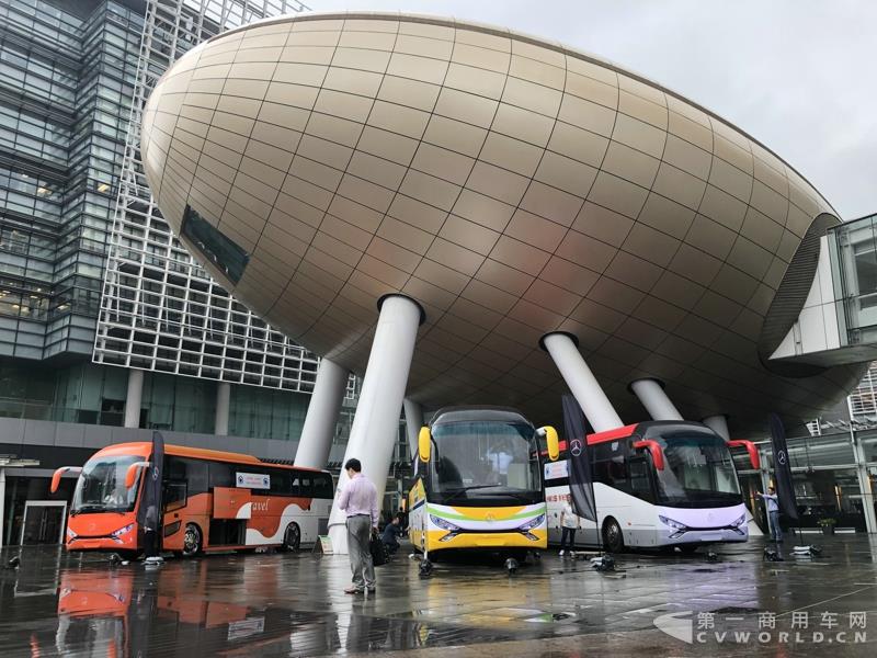 申龍SLK6116HKB歐六柴油客車，全部采用奔馳底盤